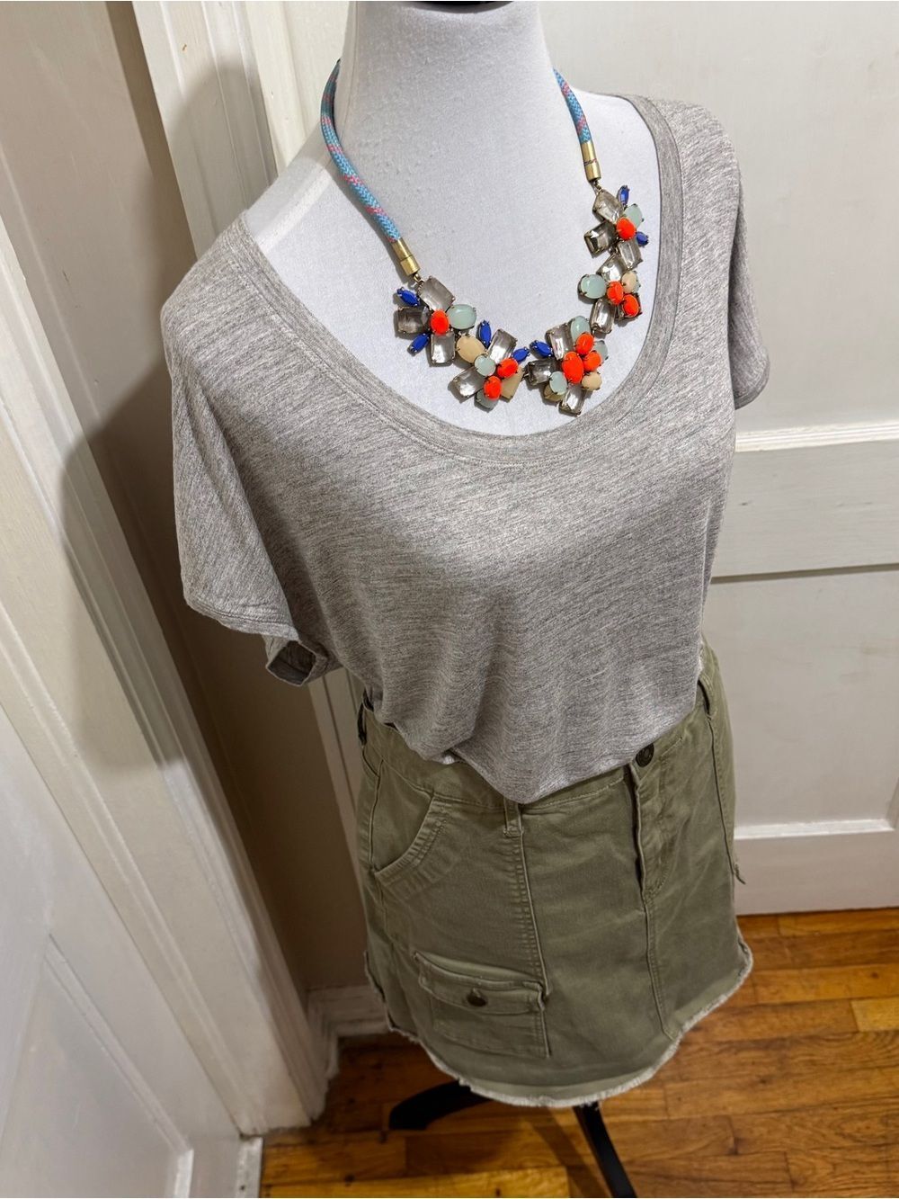 CAbi Heather Gray Scoop Neck Short Sleeve Tee